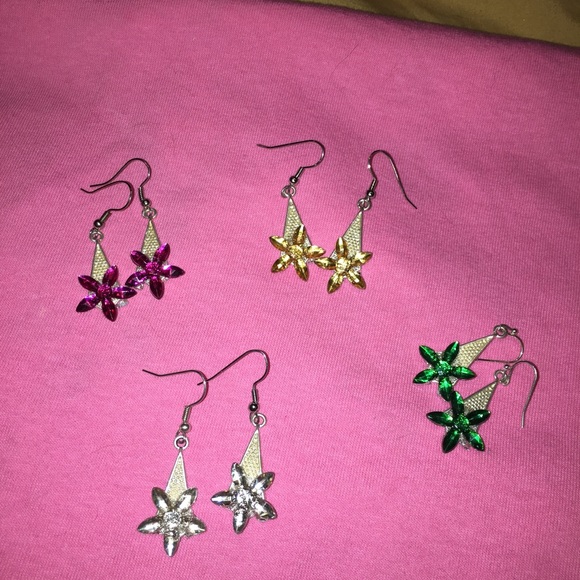 White crystal dangle earrings NWT - Picture 5 of 5